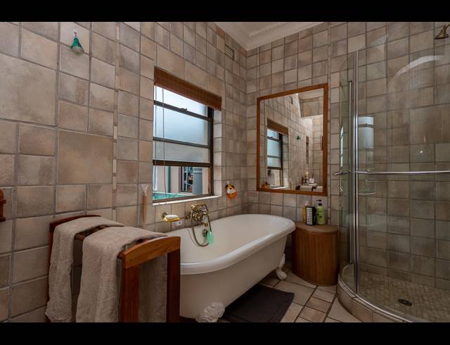 3 BEDROOM FREEHOLD FOR SALE IN KENSINGTON